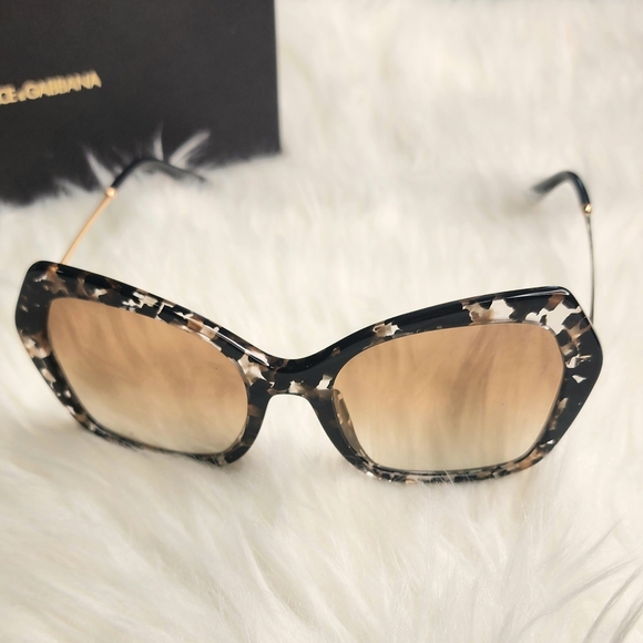 🩵 SOLD 🛎 Dolce & Gabbana Sunglasses - Picture 1 of 6